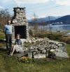 Inger og Johannes i hagen på Halsnøy